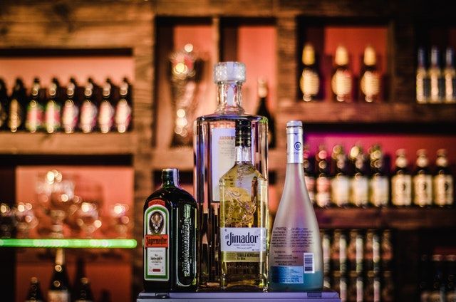 【免税】日本へ持ち込みできるお酒の限度　超えても申告して持ち帰ろう