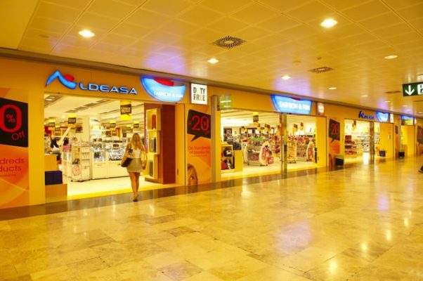 免税店って何？ 仕組みや対象商品、店舗側のメリットなどをわかりやすく解説