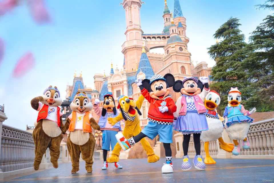 【2025】海外ディズニーまとめ！世界にあるディズニーランドの割引チケットや費用を紹介
