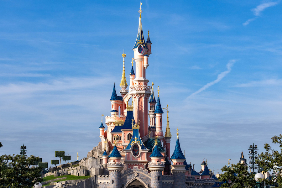 【2025】海外ディズニーまとめ！世界にあるディズニーランドの割引チケットや費用を紹介
