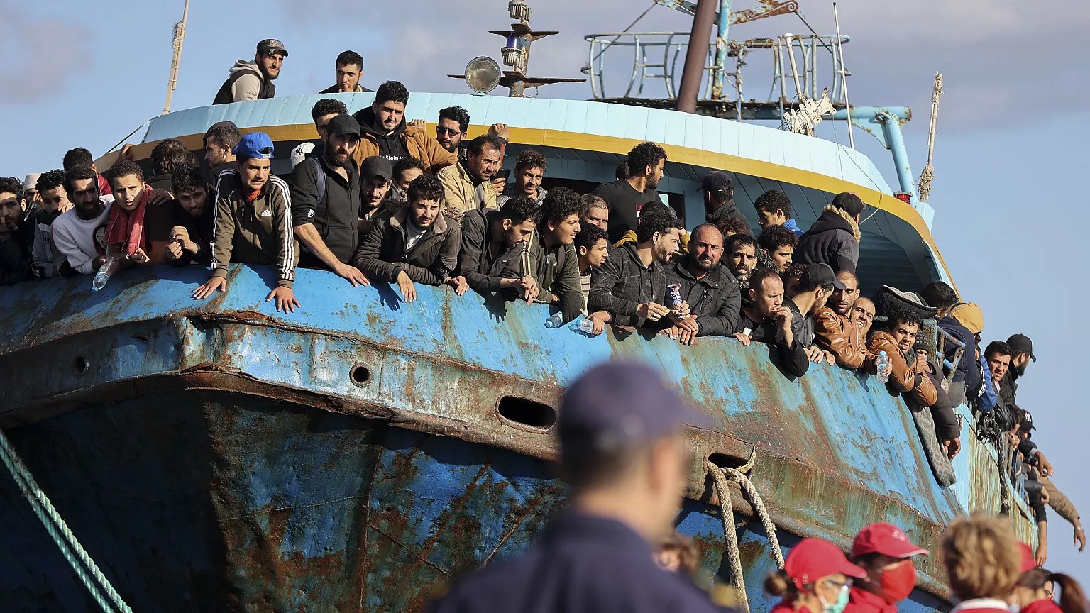 ギリシャ沿岸警備隊、南部沖で移民600人超救助