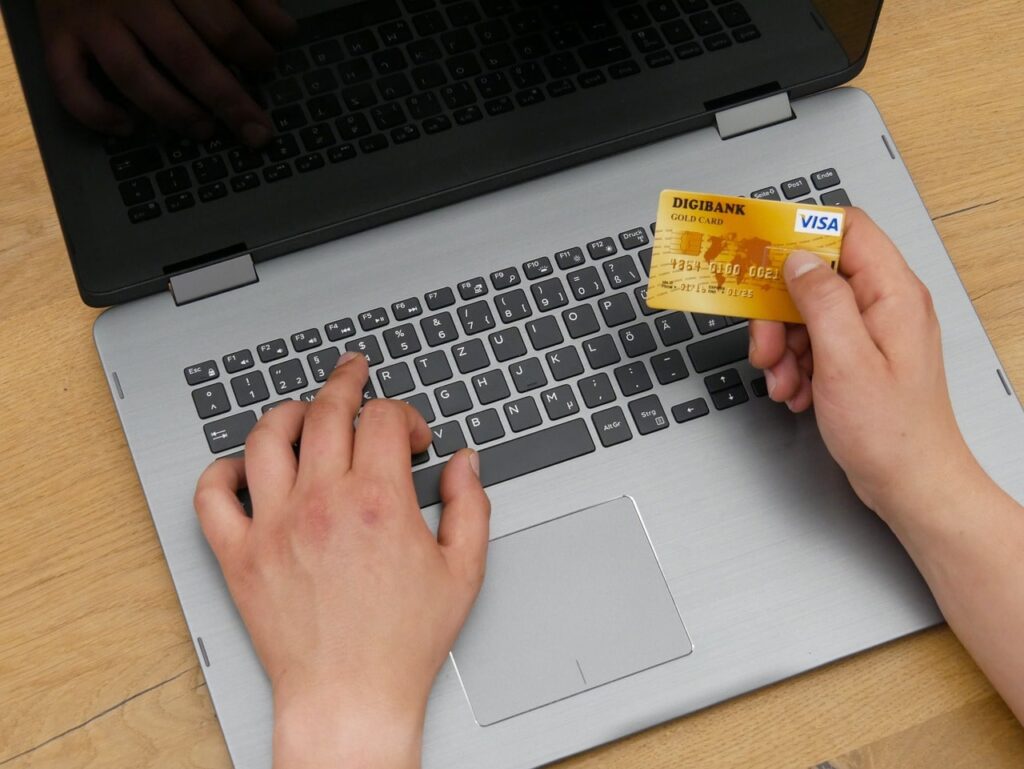 海外向けフリマサイトやアプリ・ネットショップ12選！売れる商品や注意点も解説